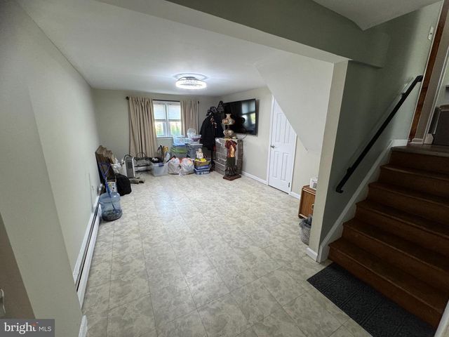 225 PARK AVE, Bristol, PA 19007