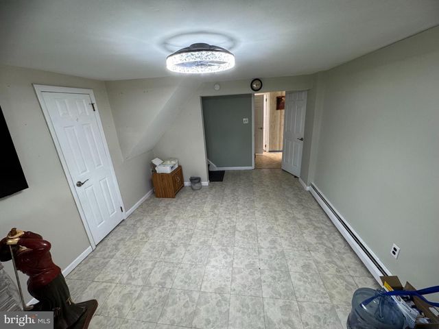 225 PARK AVE, Bristol, PA 19007