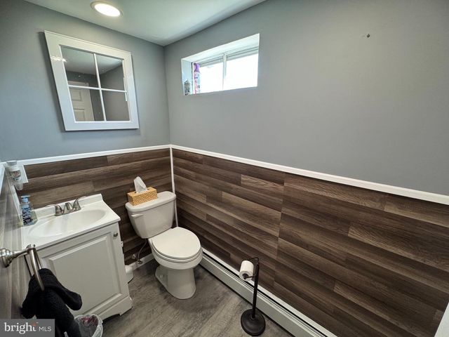 225 PARK AVE, Bristol, PA 19007