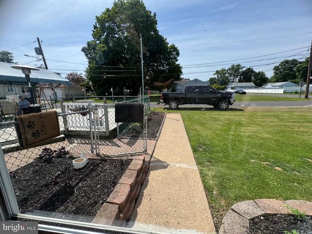 225 PARK AVE, Bristol, PA 19007
