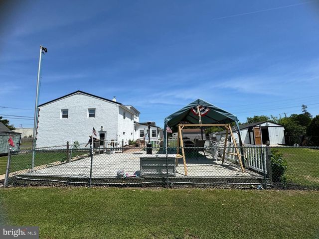 225 PARK AVE, Bristol, PA 19007
