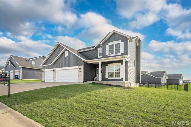 100 Edgewater Court, Moscow Mills, MO 63362