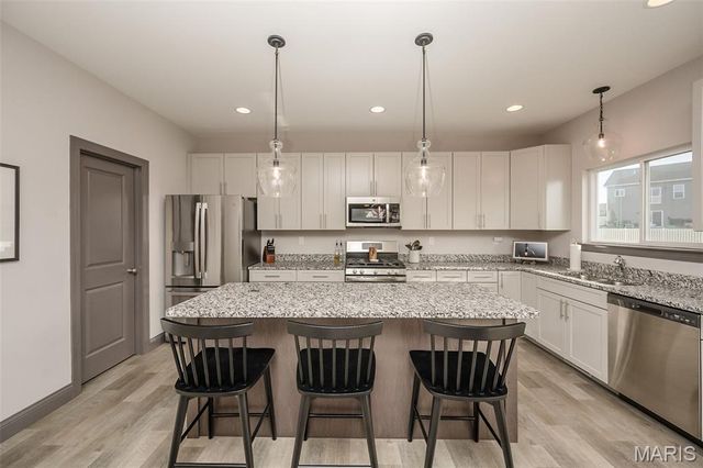 100 Edgewater Court, Moscow Mills, MO 63362