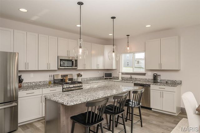 100 Edgewater Court, Moscow Mills, MO 63362