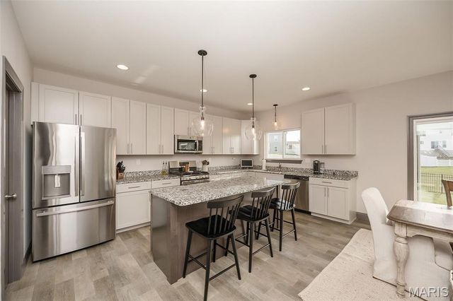 100 Edgewater Court, Moscow Mills, MO 63362