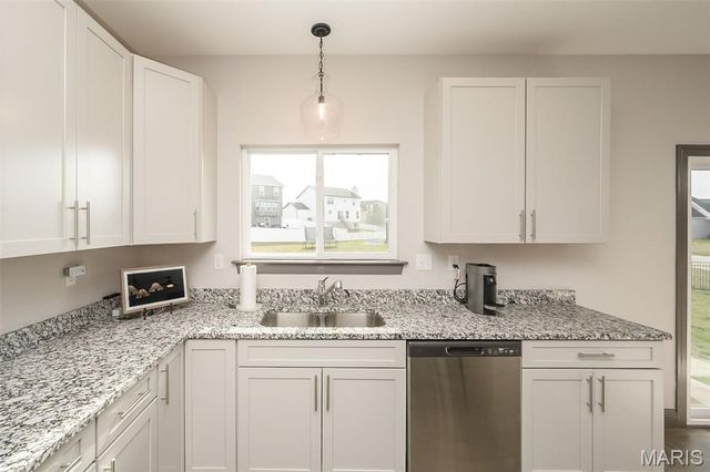 100 Edgewater Court, Moscow Mills, MO 63362