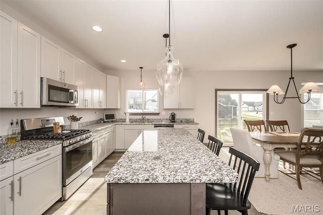 100 Edgewater Court, Moscow Mills, MO 63362