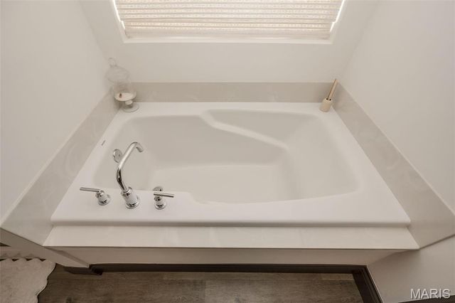 100 Edgewater Court, Moscow Mills, MO 63362