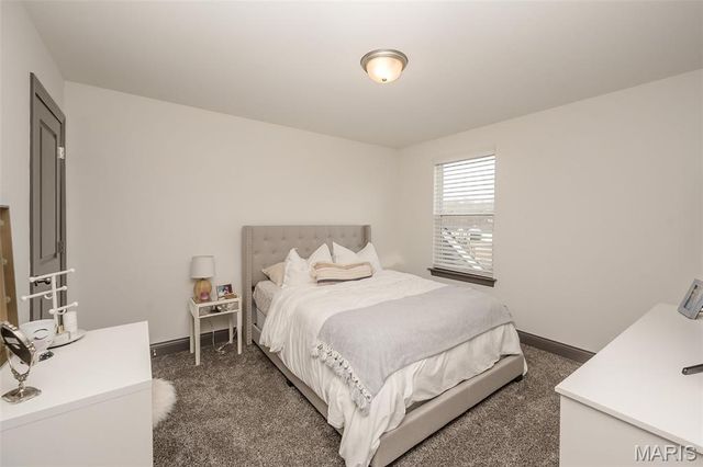 100 Edgewater Court, Moscow Mills, MO 63362