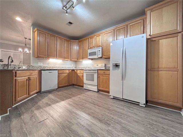 2904 Brighton Beach Pl Apt 104, Virginia Beach, VA 23451
