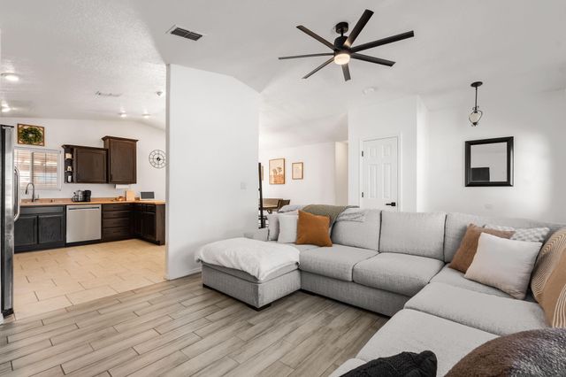 731 Amethyst Drive NE, Rio Rancho, NM 87124