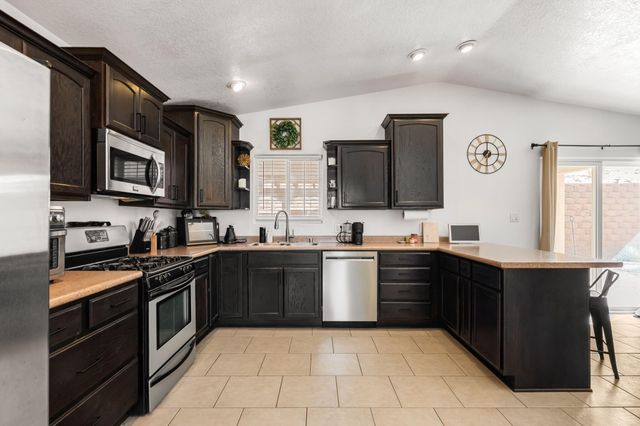 731 Amethyst Drive NE, Rio Rancho, NM 87124