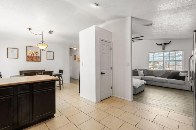 731 Amethyst Drive NE, Rio Rancho, NM 87124