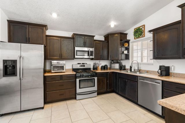 731 Amethyst Drive NE, Rio Rancho, NM 87124