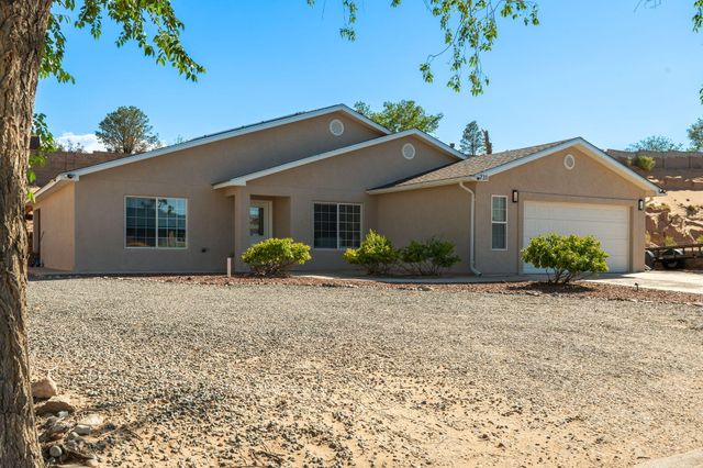 731 Amethyst Drive NE, Rio Rancho, NM 87124