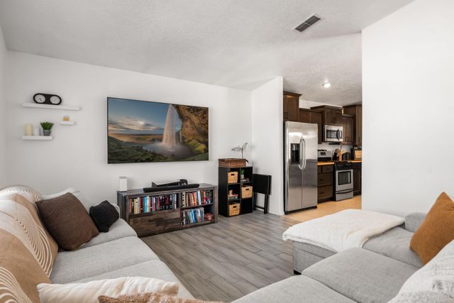 731 Amethyst Drive NE, Rio Rancho, NM 87124