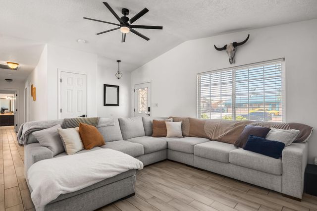 731 Amethyst Drive NE, Rio Rancho, NM 87124