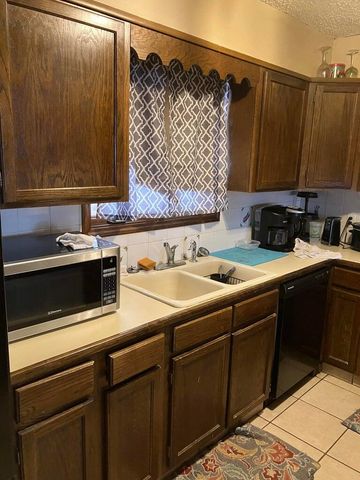 1003A Jefferson Street, Plainview, TX 79072