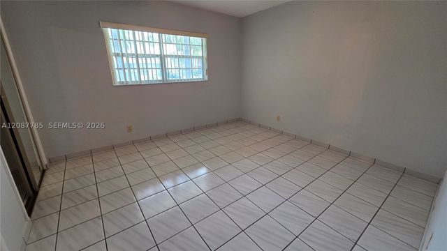 450 Paradise Isle Blvd 109, Hallandale Beach, FL 33009