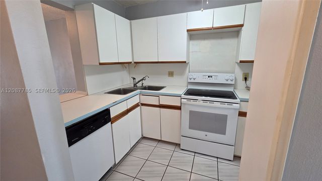 450 Paradise Isle Blvd 109, Hallandale Beach, FL 33009