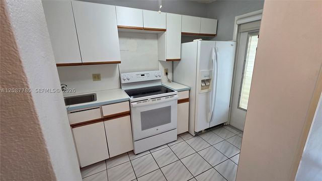 450 Paradise Isle Blvd 109, Hallandale Beach, FL 33009