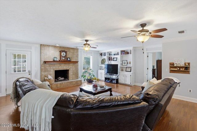 709 Country Place Drive, Pearl, MS 39208