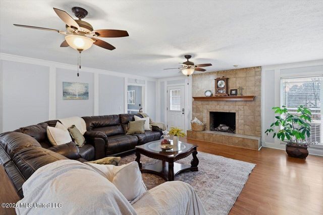 709 Country Place Drive, Pearl, MS 39208