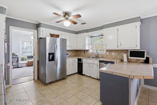 709 Country Place Drive, Pearl, MS 39208