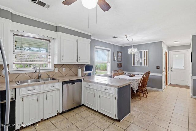 709 Country Place Drive, Pearl, MS 39208