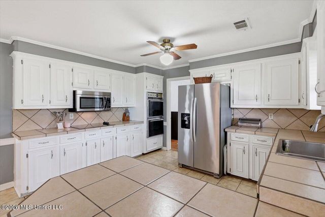 709 Country Place Drive, Pearl, MS 39208