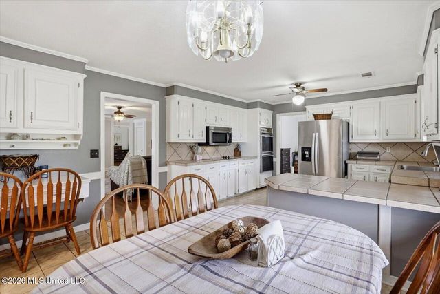 709 Country Place Drive, Pearl, MS 39208