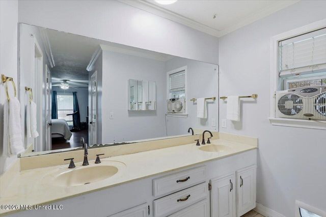 709 Country Place Drive, Pearl, MS 39208