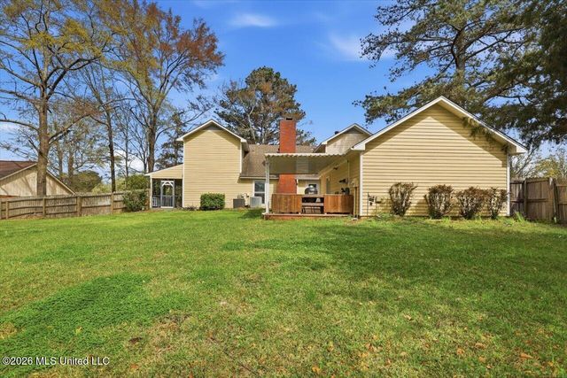 709 Country Place Drive, Pearl, MS 39208