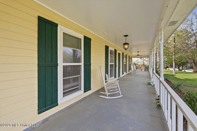 709 Country Place Drive, Pearl, MS 39208