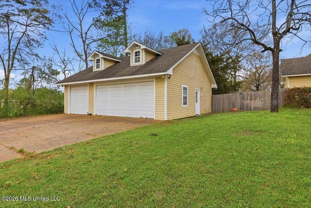 709 Country Place Drive, Pearl, MS 39208