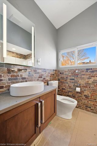 52433 Ihla Street, Utica, MI 48316