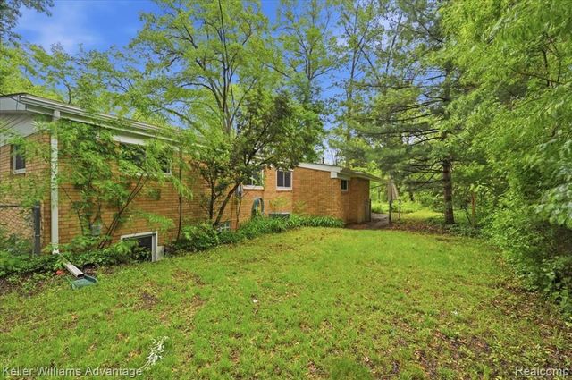 52433 Ihla Street, Utica, MI 48316