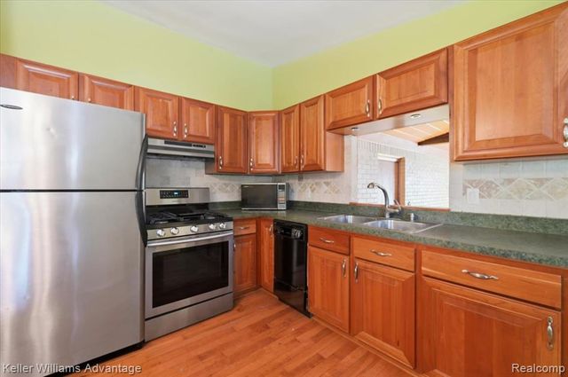 52433 Ihla Street, Utica, MI 48316