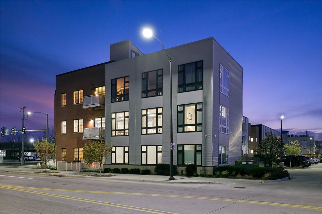 400 SW 7th Street 210, Des Moines, IA 50309