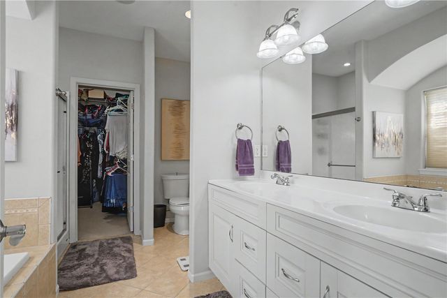 325 N 16th Avenue, Hiawatha, IA 52233