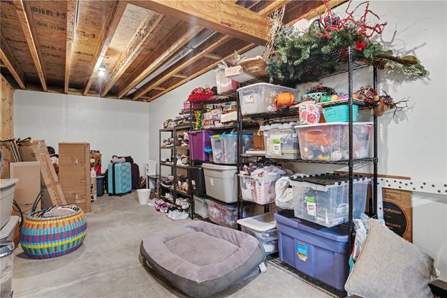 325 N 16th Avenue, Hiawatha, IA 52233