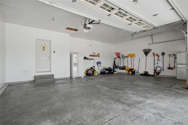 325 N 16th Avenue, Hiawatha, IA 52233