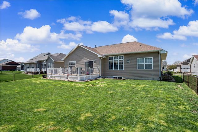 325 N 16th Avenue, Hiawatha, IA 52233