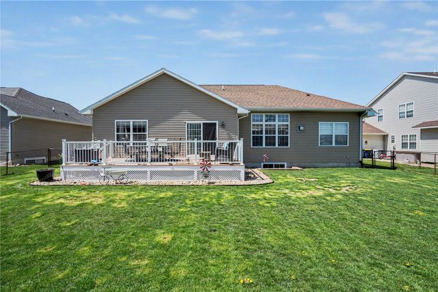 325 N 16th Avenue, Hiawatha, IA 52233