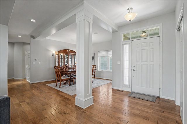 325 N 16th Avenue, Hiawatha, IA 52233