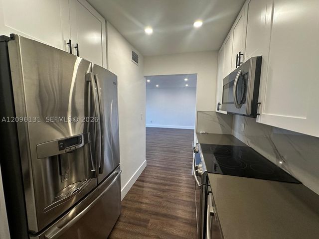 770 NE 128th St 303, North Miami, FL 33161