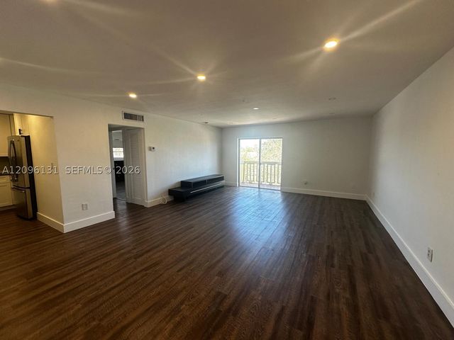 770 NE 128th St 303, North Miami, FL 33161