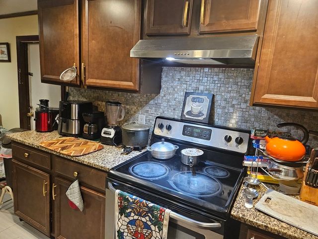 18 Union St, Taunton, MA 02780