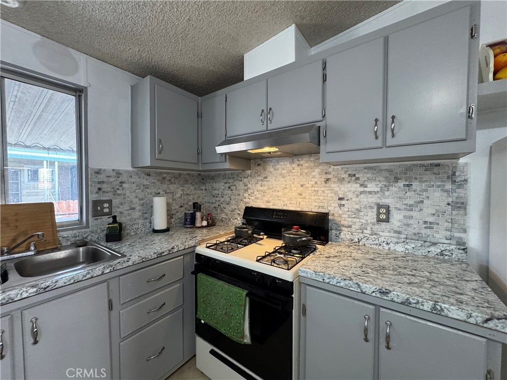 16600 orange 118, Paramount, CA 90273 — photo 2