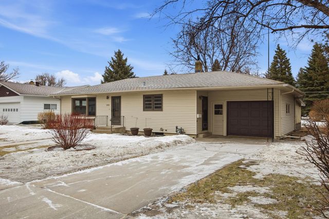 918 19th Avenue S, Fargo, ND 58103